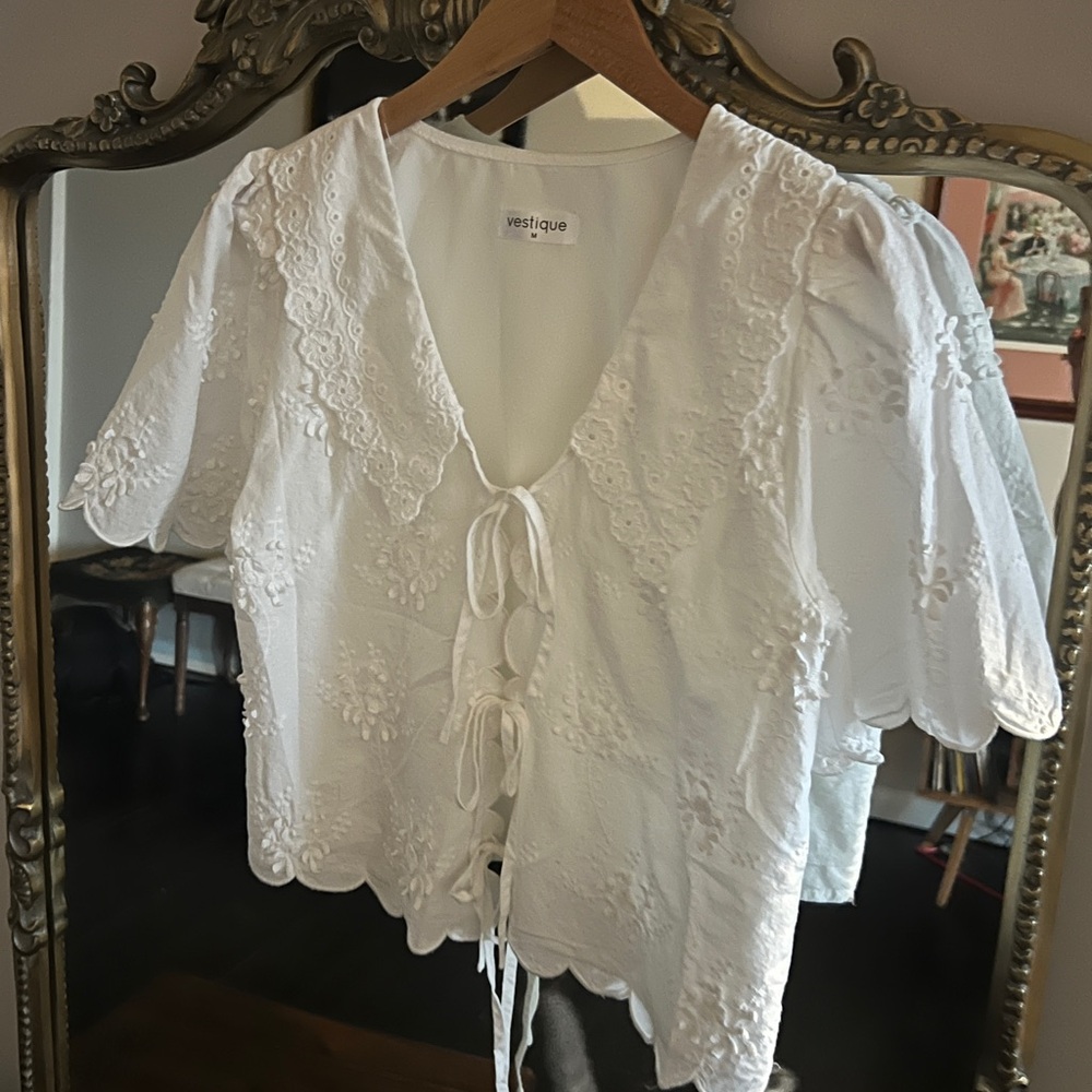 Vestique Ivory Lace-Up Blouse